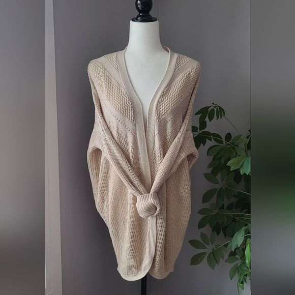 H&M Sweaters - H&M oversized crochet sweater